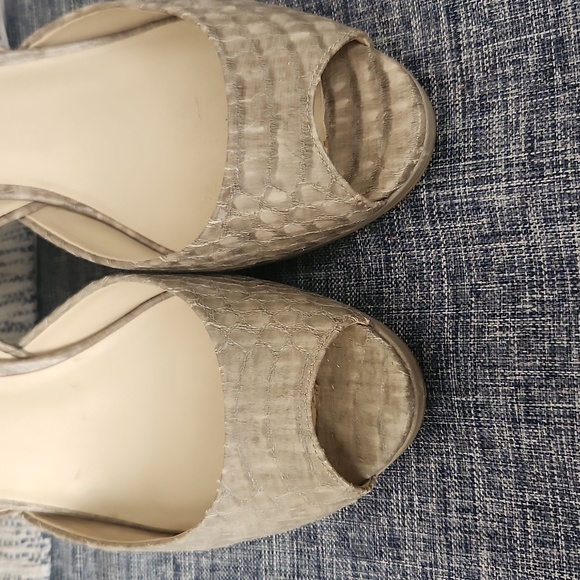 Calvin Klein womens size 8 baby python wedges - Picture 2 of 5